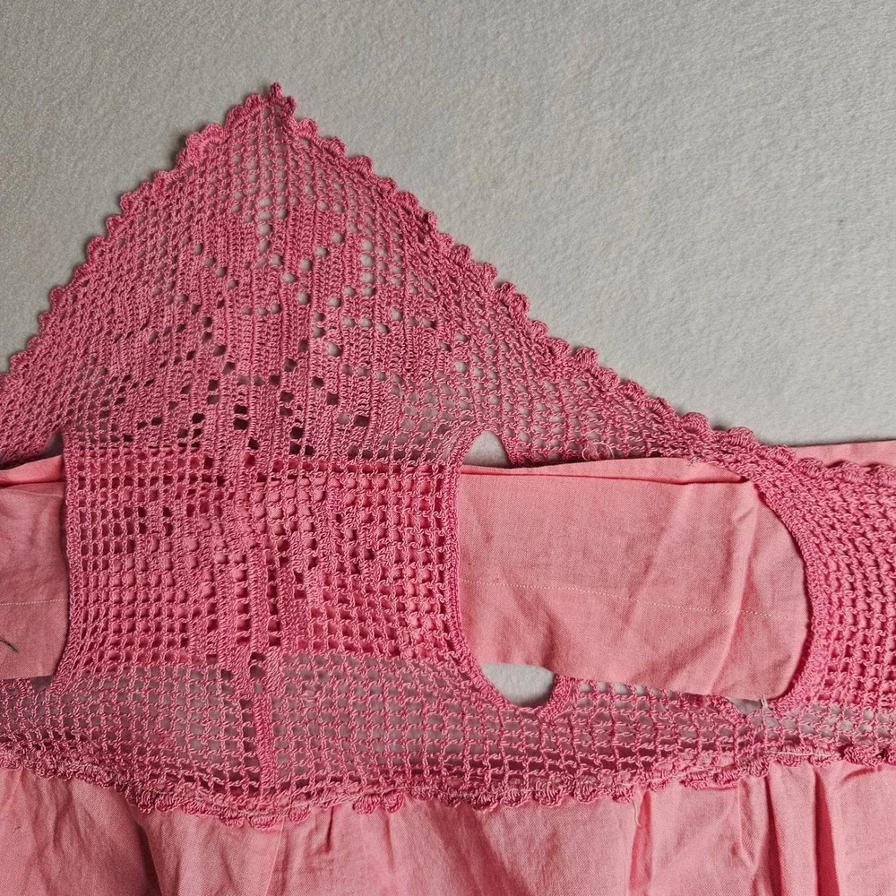 Vintage Pink Handmade Crochet Lace Half‎ Apron with Pocket Scalloped Trim